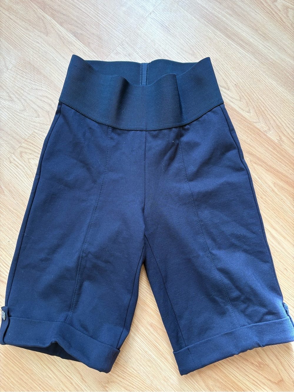 Peter Nygard Slims Navy High-Waist Bermuda Shorts size S